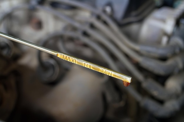 Kiedy kontrolować olej w samochodzie, aby uniknąć problemów