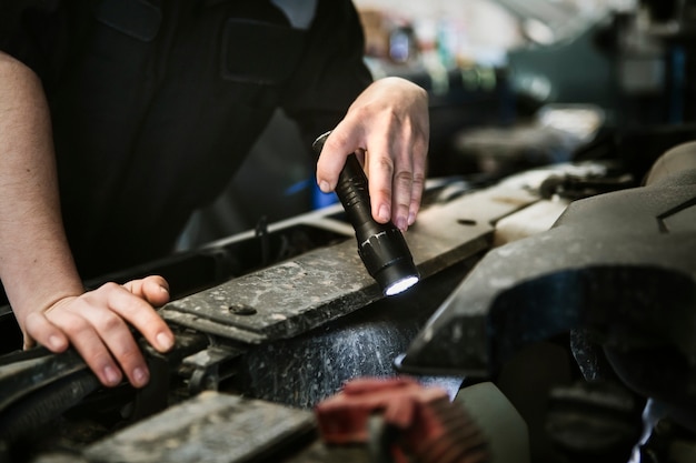 Mechanik samochodowy w pobliżu gwarantuje szybką pomoc